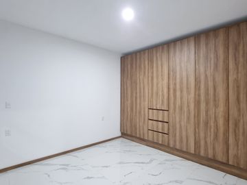 casa en venta en explanada sur Pachuca, con 3 recámaras, estudio con baño, multifuncional con baño, roof con pérgola y asador