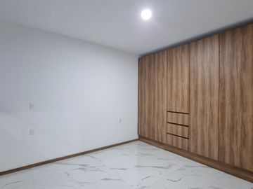 casa en venta en explanada sur Pachuca, con 3 recámaras, estudio con baño, multifuncional con baño, roof con pérgola y asador