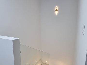 casa en venta en explanada sur Pachuca, con 3 recámaras, estudio con baño, multifuncional con baño, roof con pérgola y asador