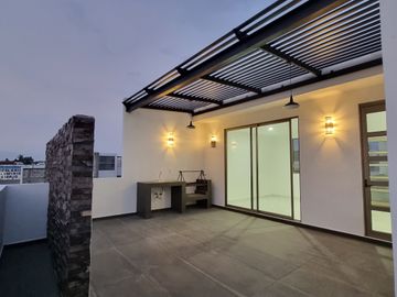 casa en venta en explanada sur Pachuca, con 3 recámaras, estudio con baño, multifuncional con baño, roof con pérgola y asador