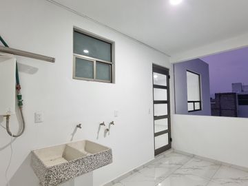 casa en venta en explanada sur Pachuca, con 3 recámaras, estudio con baño, multifuncional con baño, roof con pérgola y asador