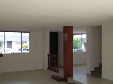 LINDA CASA EN CONDOMINIO AVE. SAN BERNABE A 5 MIN. COLEGIO GREEN HILLS