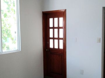 LINDA CASA EN CONDOMINIO AVE. SAN BERNABE A 5 MIN. COLEGIO GREEN HILLS