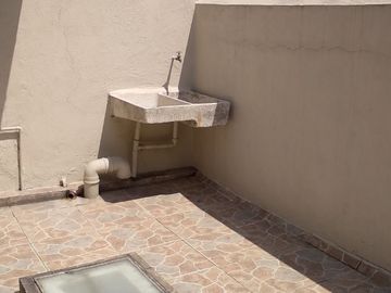 LINDA CASA EN CONDOMINIO AVE. SAN BERNABE A 5 MIN. COLEGIO GREEN HILLS