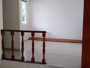 LINDA CASA EN CONDOMINIO AVE. SAN BERNABE A 5 MIN. COLEGIO GREEN HILLS