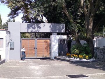 LINDA CASA EN CONDOMINIO AVE. SAN BERNABE A 5 MIN. COLEGIO GREEN HILLS