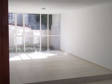 LINDA CASA EN CONDOMINIO AVE. SAN BERNABE A 5 MIN. COLEGIO GREEN HILLS