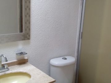 LINDA CASA EN CONDOMINIO AVE. SAN BERNABE A 5 MIN. COLEGIO GREEN HILLS