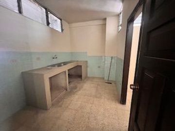 EN VENTA EDIFICIO RENTERO EN LAS CALLES GUERRERO MARTINEZ ENTRE BRASIL Y CUENCA, GUAYAQUIL