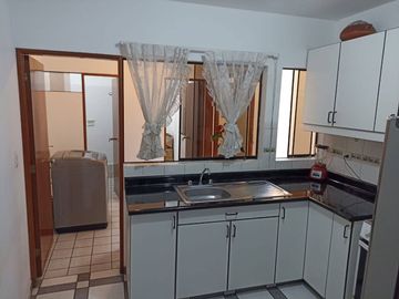 VENTA DE DEPARTAMENTO EN PRIMER PISO CON ESTACIONAMIENTO EN SURQUILLO