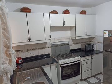 VENTA DE DEPARTAMENTO EN PRIMER PISO CON ESTACIONAMIENTO EN SURQUILLO