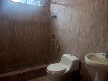 VENDO CASA RENTERA, ALBORADA 6 ETAPA, GUAYAQUIL, ECUADOR