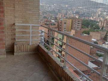 Vendo pent-house en Medellín (barrio Laureles)