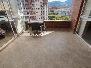 Vendo pent-house en Medellín (barrio Laureles)