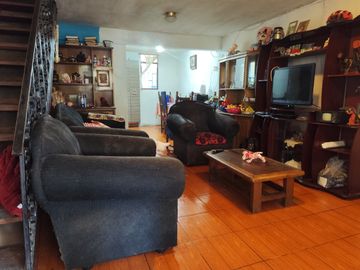 Vende Casa plena Av.Ejercito entre San Jose y Los Comendadores Futuro Metro San Geronimo