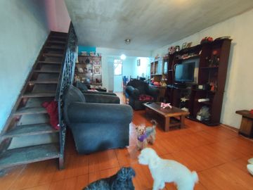 Vende Casa plena Av.Ejercito entre San Jose y Los Comendadores Futuro Metro San Geronimo