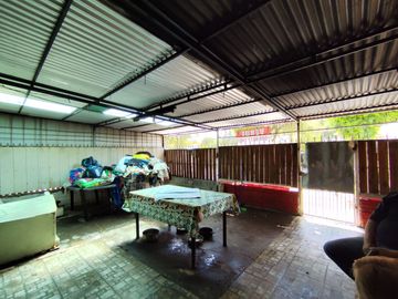 Vende Casa plena Av.Ejercito entre San Jose y Los Comendadores Futuro Metro San Geronimo