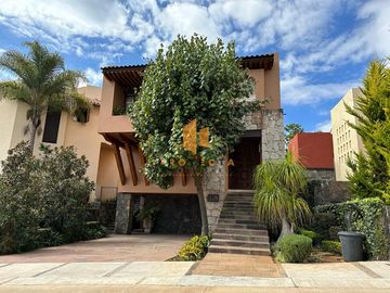 CASA EN VENTA EN CAMPO DE GOLF ALTOZANO