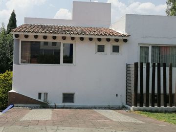 SE VENDE BONITA CASA