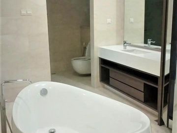 For Rent Casa Domaine Apartment, 4 Bedroom Size 277sqm Furnished – Strategic Location In Jakarta Pusat