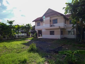 Incredible Opportunity! Spacious Corner Plot Detached House on 124 Sq. Wah of Land For sale: a spacious detached house with land in Monthon Thip Villa