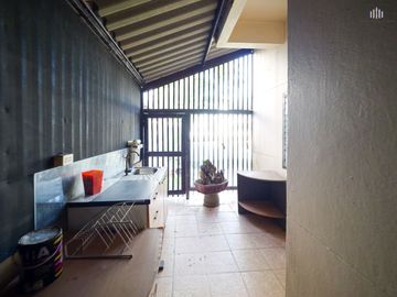 Incredible Opportunity! Spacious Corner Plot Detached House on 124 Sq. Wah of Land For sale: a spacious detached house with land in Monthon Thip Villa