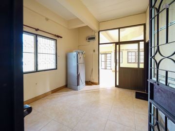 Incredible Opportunity! Spacious Corner Plot Detached House on 124 Sq. Wah of Land For sale: a spacious detached house with land in Monthon Thip Villa