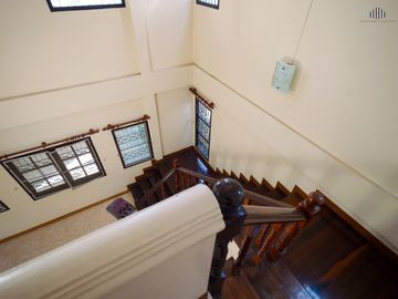 Incredible Opportunity! Spacious Corner Plot Detached House on 124 Sq. Wah of Land For sale: a spacious detached house with land in Monthon Thip Villa