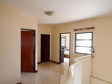 Incredible Opportunity! Spacious Corner Plot Detached House on 124 Sq. Wah of Land For sale: a spacious detached house with land in Monthon Thip Villa