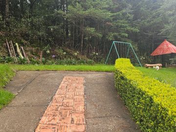 VENTA DE CABAÑA CON HERMOSOS JARDINES MINERAL DEL CHICO, CARBONERAS
