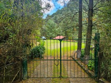 VENTA DE CABAÑA CON HERMOSOS JARDINES MINERAL DEL CHICO, CARBONERAS