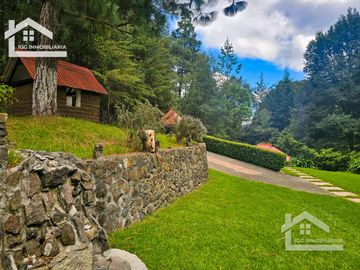 VENTA DE CABAÑA CON HERMOSOS JARDINES MINERAL DEL CHICO, CARBONERAS