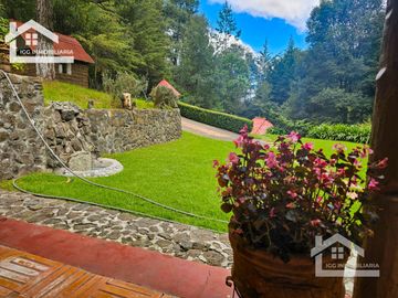 VENTA DE CABAÑA CON HERMOSOS JARDINES MINERAL DEL CHICO, CARBONERAS