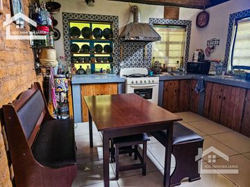 VENTA DE CABAÑA CON HERMOSOS JARDINES MINERAL DEL CHICO, CARBONERAS