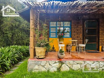 VENTA DE CABAÑA CON HERMOSOS JARDINES MINERAL DEL CHICO, CARBONERAS