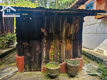 VENTA DE CABAÑA CON HERMOSOS JARDINES MINERAL DEL CHICO, CARBONERAS