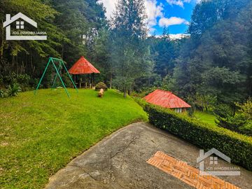 VENTA DE CABAÑA CON HERMOSOS JARDINES MINERAL DEL CHICO, CARBONERAS