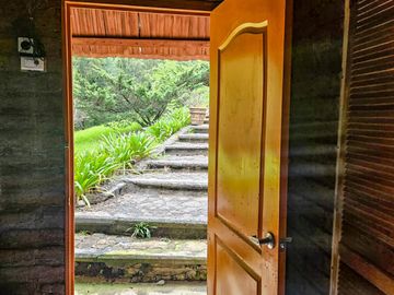 VENTA DE CABAÑA CON HERMOSOS JARDINES MINERAL DEL CHICO, CARBONERAS
