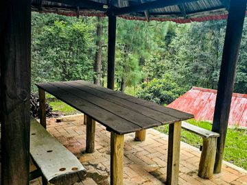 VENTA DE CABAÑA CON HERMOSOS JARDINES MINERAL DEL CHICO, CARBONERAS