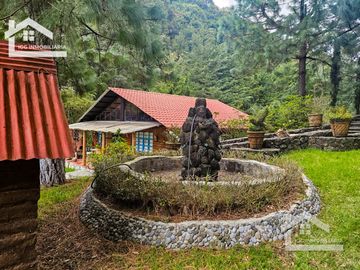 VENTA DE CABAÑA CON HERMOSOS JARDINES MINERAL DEL CHICO, CARBONERAS