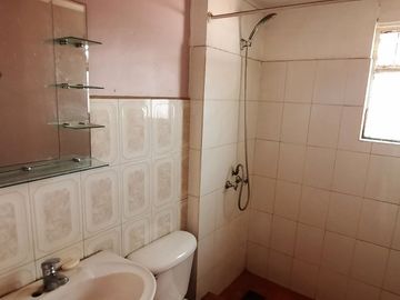 LINDA CASA SÓLIDA ORIGINAL EN CONDOMINIO