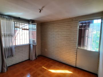 LINDA CASA SÓLIDA ORIGINAL EN CONDOMINIO