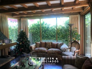 Casa Amplia con Estacionamiento Para 4 Vehículos y Piscina en Plena Av. Alemania, Temuco