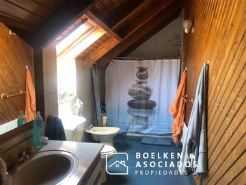 Casa Amplia con Estacionamiento Para 4 Vehículos y Piscina en Plena Av. Alemania, Temuco