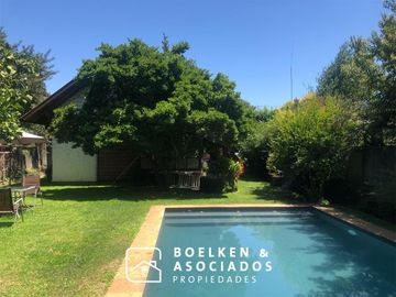 Casa Amplia con Estacionamiento Para 4 Vehículos y Piscina en Plena Av. Alemania, Temuco