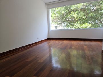 DEPARTAMENTO EN MIRAFLORES A UNA CUADRA DEL MALECON