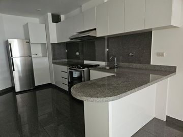 DEPARTAMENTO EN MIRAFLORES A UNA CUADRA DEL MALECON