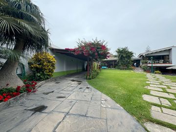 VENTA CASA CAMACHO (espalda colegio Roosevelt)