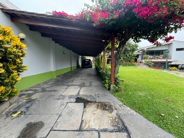 VENTA CASA CAMACHO (espalda colegio Roosevelt)
