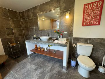 VENTA CASA CAMACHO (espalda colegio Roosevelt)